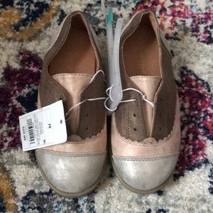 Sz10 NWT Cat and Jack slip on oxfords